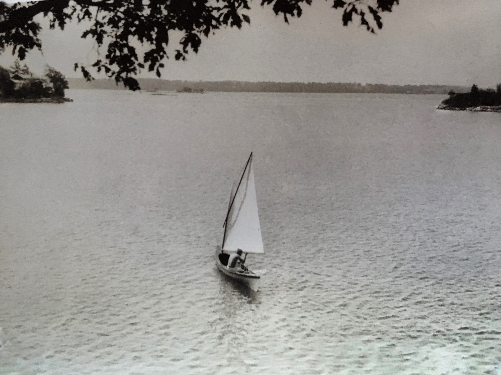 Skiff saiing in Booze Bay